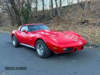 1978 Chevrolet Corvette z VIN 1Z87L8S437007, wystawiony jako Copart lot #89359805 z przebiegiem 84 490 mil mil oraz Czysty tytuł • Clean title. Historia ofert i sprzedaży dostępna na DreamBid. Obrazek 1.