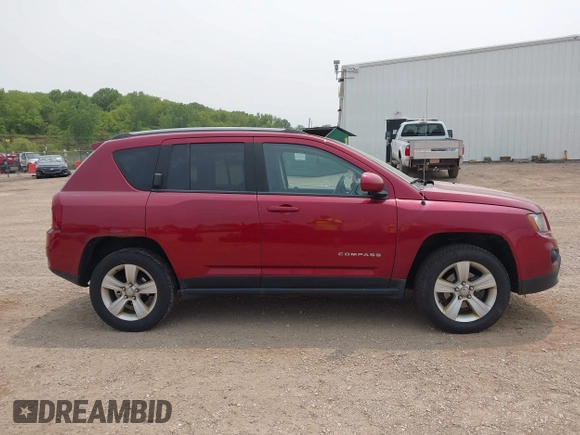 2016 Jeep Compass Latitude z VIN 1C4NJDEB8GD691172, wystawiony jako IAAI lot #42396044 z przebiegiem 172 012 mil mil oraz . Historia ofert i sprzedaży dostępna na DreamBid. Obrazek 13.