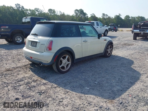 2006 MINI Hardtop with VIN WMWRC33506TK18077, listed as a IAAI auction lot 42583190 with 170,819 mi miles and . Bid and sale history available at DreamBid. Image 4.