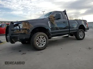 2017 Ford Super Duty F-250 SRW XLT with VIN 1FTBF2B61HEE97613, listed as a Copart auction lot 87457034 with 147,853 mi miles and Salvage Title. Bid and sale history available at carsss.com. Image 1.