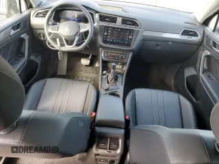 2024 Volkswagen Tiguan SE z VIN 3VVMB7AX3RM078249, wystawiony jako Copart lot #57566155 z przebiegiem 25 713 mil mil oraz Szkoda całkowita • Salvage title. Historia ofert i sprzedaży dostępna na DreamBid. Obrazek 8.
