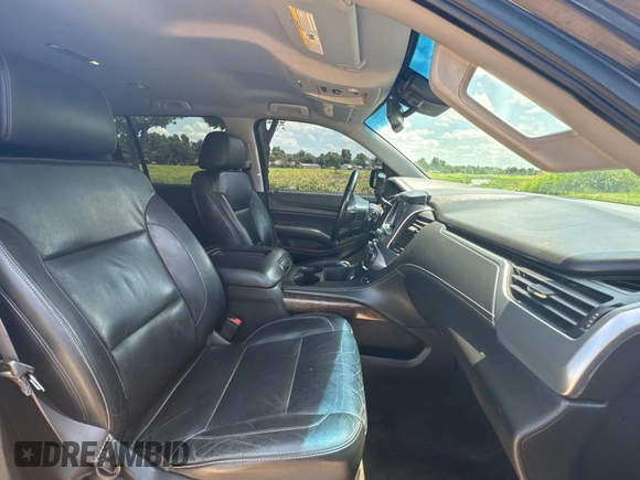 2017 Chevrolet Suburban LT z VIN 1GNSKHKC4HR207031, wystawiony jako Copart lot #62150635 z przebiegiem 209 342 mil mil oraz Czysty tytuł • Clean title. Historia ofert i sprzedaży dostępna na DreamBid. Obrazek 5.