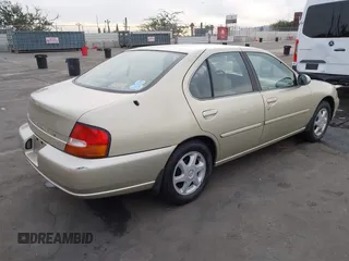 1998 Nissan Altima XE with VIN 1N4DL01D9WC110391, listed as a IAAI auction lot 41085735 with 100,322 mi miles. Bid and sale history available at carsss.com. Image 4.