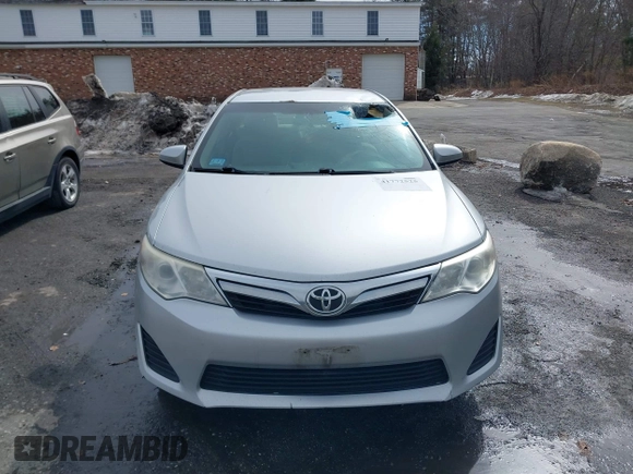 2014 Toyota Camry L with VIN 4T4BF1FK3ER425879, listed as a IAAI auction lot 41772525 with 180,910 mi miles. Bid and sale history available at carsss.com. Image 12.