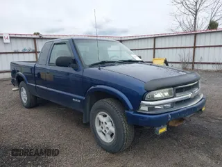 2001 Chevrolet S-10 LS with VIN 1GCDT19W418141534, listed as a IAAI auction lot 41856050 with 236,862 mi miles and . Bid and sale history available at DreamBid. Image 1.