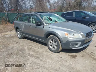 2008 Volvo XC70 with VIN YV4BZ982281014137, listed as a IAAI auction lot 41763570 with 160,287 mi miles. Bid and sale history available at carsss.com. Image 1.