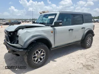 2024 Ford Bronco Badlands with VIN 1FMEE9BP4RLA84742, listed as a Copart auction lot 61963995 with 828 mi miles and Salvage title. Bid and sale history available at DreamBid. Image 1.
