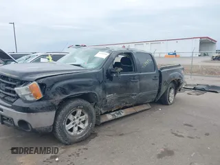2010 GMC Sierra 1500 SLE z VIN 3GTRKVE38AG217942, wystawiony jako IAAI lot #41694936 z przebiegiem 115 167 mil mil oraz . Historia ofert i sprzedaży dostępna na DreamBid. Obrazek 6.