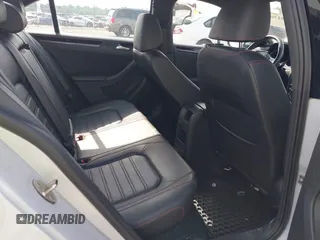 2017 Volkswagen Jetta GLI z VIN 3VW5T7AJ0HM338792, wystawiony jako IAAI lot #42285176 z przebiegiem 95 566 mil mil oraz . Historia ofert i sprzedaży dostępna na DreamBid. Obrazek 8.