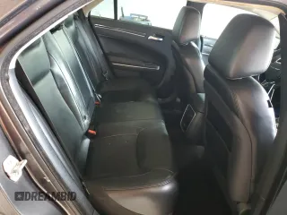 2015 Chrysler 300 Limited z VIN 2C3CCAAGXFH853441, wystawiony jako Copart lot #57104005 z przebiegiem 209 980 mil mil oraz Szkoda całkowita • Salvage title. Historia ofert i sprzedaży dostępna na DreamBid. Obrazek 10.