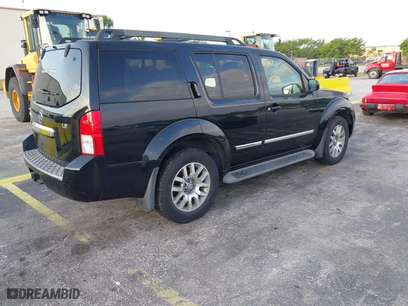 2012 Nissan Pathfinder LE with VIN 5N1AR1NN5CC607403, listed as a IAAI auction lot 41813677 with 217,854 mi miles. Bid and sale history available at carsss.com. Image 4.