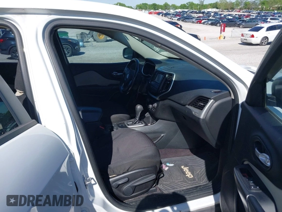 2016 Jeep Cherokee Altitude with VIN 1C4PJLAB0GW272536, listed as a IAAI auction lot 42092391 with 183,089 mi miles and . Bid and sale history available at DreamBid. Image 5.