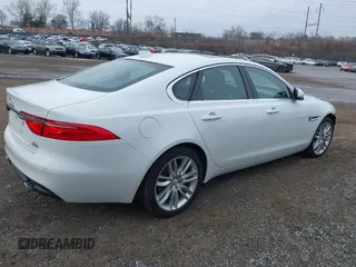2016 Jaguar XF 35t Prestige with VIN SAJBK4BV9GCY11955, listed as a IAAI auction lot 41640739 with 83,047 mi miles. Bid and sale history available at carsss.com. Image 4.
