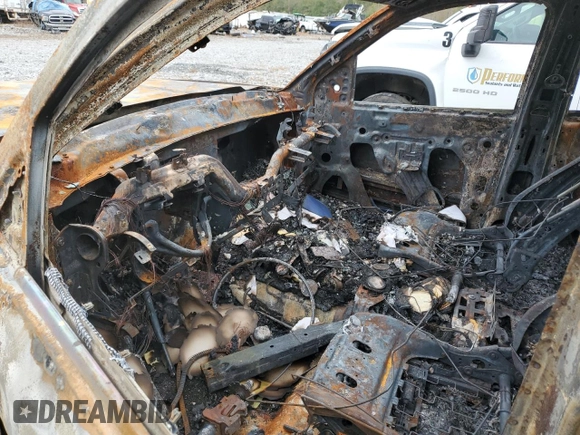 2015 GMC Sierra 3500HD Denali z VIN 1GT424E85FF133280, wystawiony jako Copart lot #79125844 z przebiegiem Nie podano mil oraz Nie do naprawy • Non repairable. Historia ofert i sprzedaży dostępna na DreamBid. Obrazek 7.