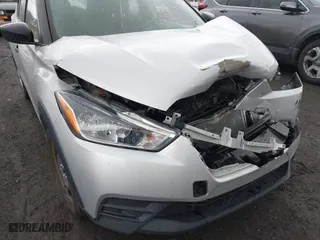 2019 Nissan Kicks S with VIN 3N1CP5CU9KL515401, listed as a IAAI auction lot 41010268 with 69,795 mi miles. Bid and sale history available at carsss.com. Image 18.