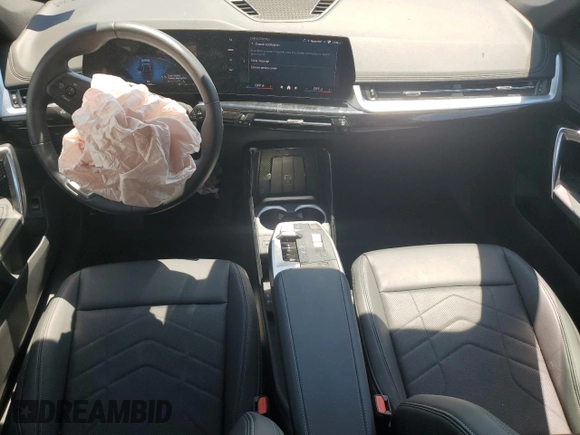2025 BMW X1 xDrive28i z VIN WBX73EF08S5084278, wystawiony jako Copart lot #53894205 z przebiegiem 15 905 mil mil oraz Nie do naprawy. Historia ofert i sprzedaży dostępna na DreamBid. Obrazek 8.
