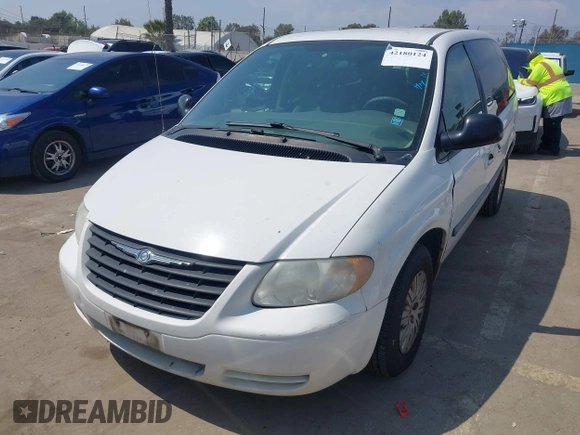2007 Chrysler Town & Country with VIN 1A4GJ45R97B126697, listed as a IAAI auction lot 42180124 with 186,396 mi miles. Bid and sale history available at carsss.com. Image 2.