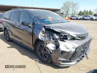 2022 Toyota Sienna XSE z VIN 5TDXRKEC2NS108482, wystawiony jako IAAI lot #42061126 z przebiegiem 47 915 mil mil oraz . Historia ofert i sprzedaży dostępna na DreamBid. Obrazek 1.