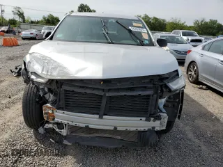 2022 Chevrolet Traverse LS z VIN 1GNERFKW4NJ104788, wystawiony jako Copart lot #58353625 z przebiegiem 84 123 mil mil oraz Czysty tytuł • Clean title. Historia ofert i sprzedaży dostępna na DreamBid. Obrazek 5.