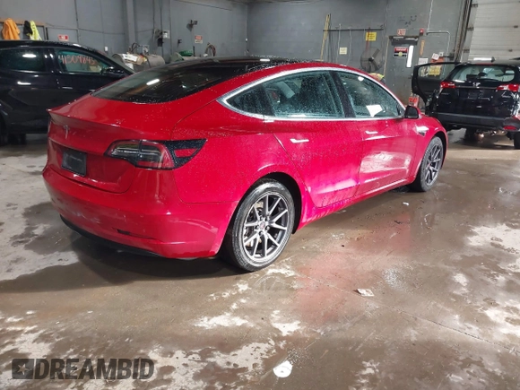 2020 Tesla Model 3 Standard Range Plus z VIN 5YJ3E1EA2LF705670, wystawiony jako IAAI lot #41572352 z przebiegiem 99 980 mil mil oraz . Historia ofert i sprzedaży dostępna na DreamBid. Obrazek 4.