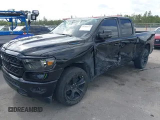 2023 Ram 1500 Big Horn z VIN 1C6RRFBG1PN612321, wystawiony jako IAAI lot #39303273 z przebiegiem 20 647 mil mil oraz . Historia ofert i sprzedaży dostępna na DreamBid. Obrazek 2.