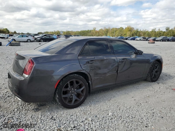 2021 Chrysler 300 with VIN 2C3CCABG7MH537300, listed as a Copart auction lot 77648624 with 186,275 mi miles and Salvage Title. Bid and sale history available at carsss.com. Image 3.