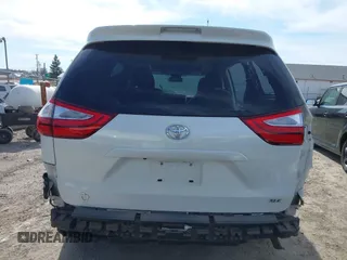 2017 Toyota Sienna XLE Auto Access Seat with VIN 5TDYZ3DC5HS855137, listed as a IAAI auction lot 41657651 with 97,850 mi miles. Bid and sale history available at carsss.com. Image 16.