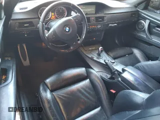 2013 BMW M3 z VIN WBSKG9C56DJ593159, wystawiony jako Copart lot #53714404 z przebiegiem 85 198 mil mil oraz Szkody całkowita. Historia ofert i sprzedaży dostępna na DreamBid. Obrazek 8.