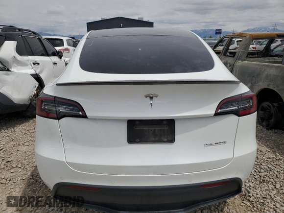 2020 Tesla Model Y Long Range z VIN 5YJYGDEF3LF028061, wystawiony jako Copart lot #57493175 z przebiegiem Nie podano mil oraz Czysty tytuł • Clean title. Historia ofert i sprzedaży dostępna na DreamBid. Obrazek 6.