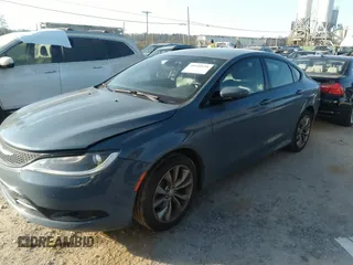 2015 Chrysler 200 S with VIN 1C3CCCBB4FN559992, listed as a IAAI auction lot 40540938 with 117,298 mi miles. Bid and sale history available at carsss.com. Image 17.