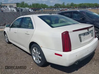 2005 Cadillac STS z VIN 1G6DW677750171537, wystawiony jako IAAI lot #42270330 z przebiegiem 126 889 mil mil oraz . Historia ofert i sprzedaży dostępna na DreamBid. Obrazek 3.