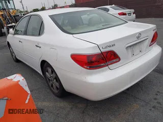 2005 Lexus ES 350 z VIN JTHBA30G555058909, wystawiony jako IAAI lot #42413562 z przebiegiem 186 965 mil mil oraz . Historia ofert i sprzedaży dostępna na DreamBid. Obrazek 3.