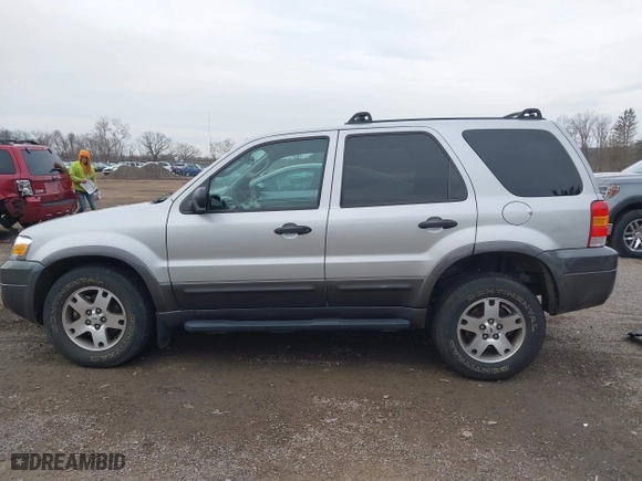 2005 Ford Escape XLT with VIN 1FMYU93125KD27166, listed as a IAAI auction lot 41892715 with 59,067 mi miles. Bid and sale history available at carsss.com. Image 15.