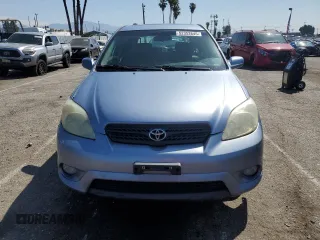 2006 Toyota Matrix STD z VIN 2T1LR30EX6C552801, wystawiony jako Copart lot #52352645 z przebiegiem 225 295 mil mil oraz Czysty tytuł • Clean title. Historia ofert i sprzedaży dostępna na DreamBid. Obrazek 5.