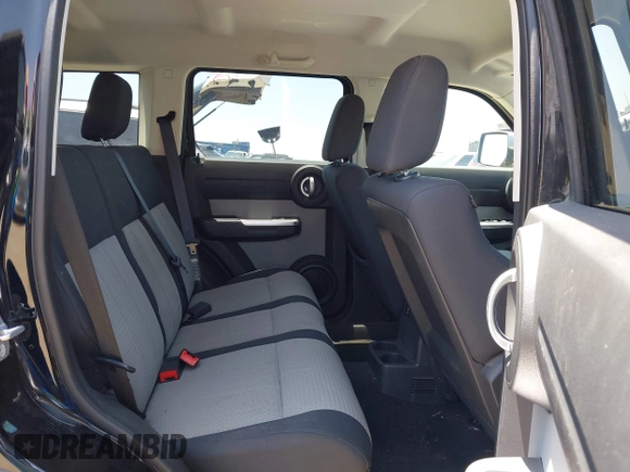 2007 Dodge Nitro SLT z VIN 1D8GT58K27W578490, wystawiony jako IAAI lot #42335125 z przebiegiem 125 826 mil mil oraz . Historia ofert i sprzedaży dostępna na DreamBid. Obrazek 8.