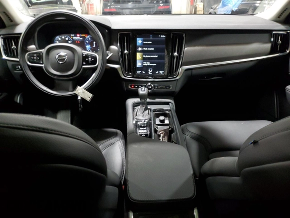 2018 Volvo V90 z VIN YV4102NK0J1033440, wystawiony jako Copart lot #38574003 z przebiegiem 11 451 mil mil oraz . Historia ofert i sprzedaży dostępna na DreamBid. Obrazek 8.