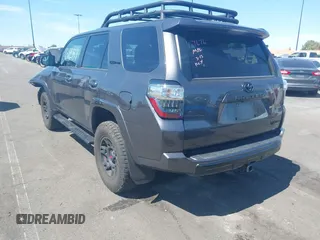 2023 Toyota 4Runner TRD Pro z VIN JTELU5JR3P6167676, wystawiony jako IAAI lot #41861287 z przebiegiem 25 795 mil mil oraz . Historia ofert i sprzedaży dostępna na DreamBid. Obrazek 3.