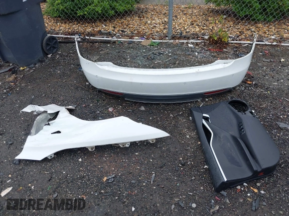 2013 Tesla Model S Performance z VIN 5YJSA1CP9DFP20778, wystawiony jako IAAI lot #42511532 z przebiegiem Nie podano mil oraz . Historia ofert i sprzedaży dostępna na DreamBid. Obrazek 12.