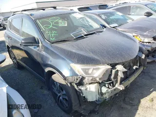2017 Toyota RAV4 LE z VIN JTMZFREV0HJ715624, wystawiony jako IAAI lot #41841262 z przebiegiem 106 029 mil mil oraz . Historia ofert i sprzedaży dostępna na DreamBid. Obrazek 1.
