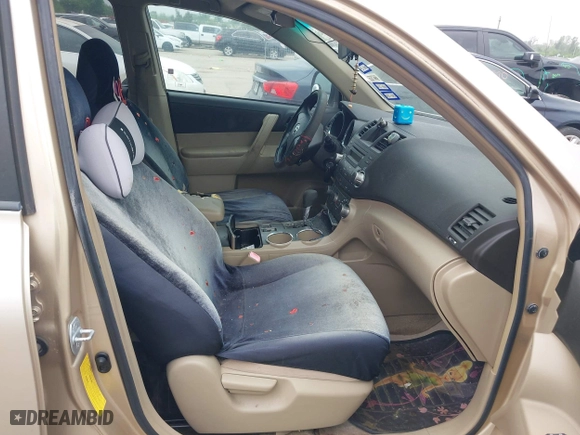 2008 Toyota Highlander with VIN JTEDS41A182002555, listed as a IAAI auction lot 41930986 with 391,281 mi miles. Bid and sale history available at carsss.com. Image 5.