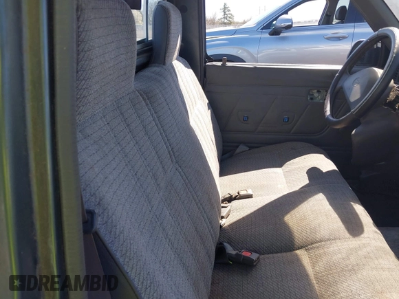 1992 Toyota Pickup DX with VIN JT4RN81P3N5138807, listed as a IAAI auction lot 41823804 with 136,154 mi miles and . Bid and sale history available at DreamBid. Image 8.