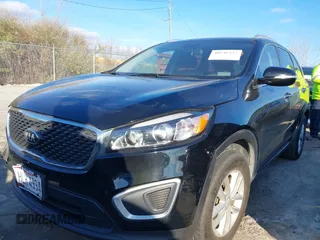2018 Kia Sorento LX z VIN 5XYPG4A39JG385905, wystawiony jako IAAI lot #40936433 z przebiegiem 116 080 mil mil oraz . Historia ofert i sprzedaży dostępna na DreamBid. Obrazek 2.