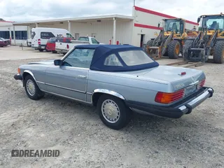 1984 Mercedes-Benz 380 SL z VIN WDBBA45A5EA014183, wystawiony jako IAAI lot #42456937 z przebiegiem 93 667 mil mil oraz . Historia ofert i sprzedaży dostępna na DreamBid. Obrazek 3.