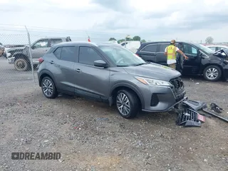 2022 Nissan Kicks SV z VIN 3N1CP5CVXNL510978, wystawiony jako IAAI lot #42147326 z przebiegiem 44 065 mil mil oraz . Historia ofert i sprzedaży dostępna na DreamBid. Obrazek 1.