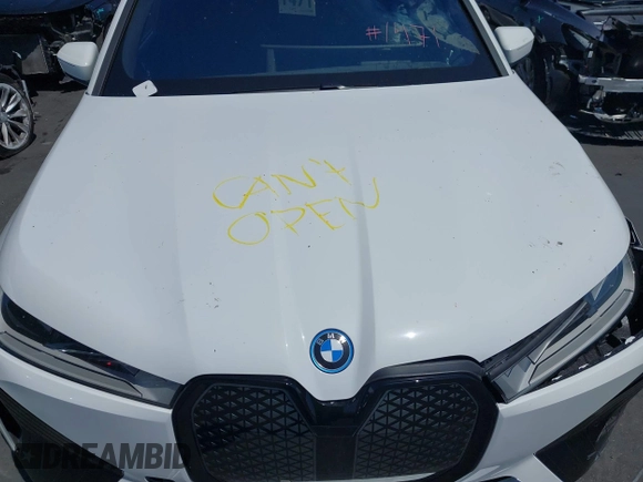 2025 BMW iX xDrive50 z VIN WB523CF07SCT17117, wystawiony jako IAAI lot #42042262 z przebiegiem 7 485 mil mil oraz . Historia ofert i sprzedaży dostępna na DreamBid. Obrazek 10.