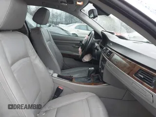 2007 BMW 3 Series 328i z VIN WBAWB335X7P130881, wystawiony jako IAAI lot #41863080 z przebiegiem 248 856 mil mil oraz . Historia ofert i sprzedaży dostępna na DreamBid. Obrazek 5.