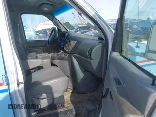 2008 Ford Econoline Cargo Commercial z VIN 1FTNE14W88DB57629, wystawiony jako IAAI lot #41566660 z przebiegiem 167 399 mil mil oraz . Historia ofert i sprzedaży dostępna na DreamBid. Obrazek 5.