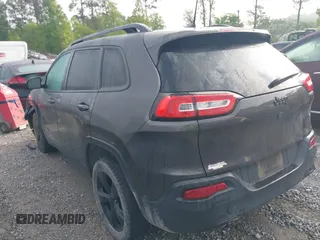 2018 Jeep Cherokee Latitude with VIN 1C4PJLCB4JD513885, listed as a IAAI auction lot 42091548 with 161,339 mi miles and . Bid and sale history available at DreamBid. Image 3.