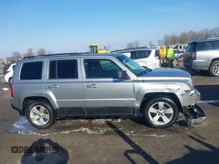 2016 Jeep Patriot Latitude z VIN 1C4NJPFB6GD789150, wystawiony jako IAAI lot #41580696 z przebiegiem 156 848 mil mil oraz . Historia ofert i sprzedaży dostępna na DreamBid. Obrazek 13.