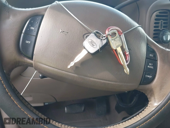 2000 Ford F-150 XL с VIN 1FTRX18L8YNA68942, выставлен на аукционе IAAI как лот 42735805 с пробегом Не указан миль и . История ставок и продаж доступна на DreamBid. Изображение 11.